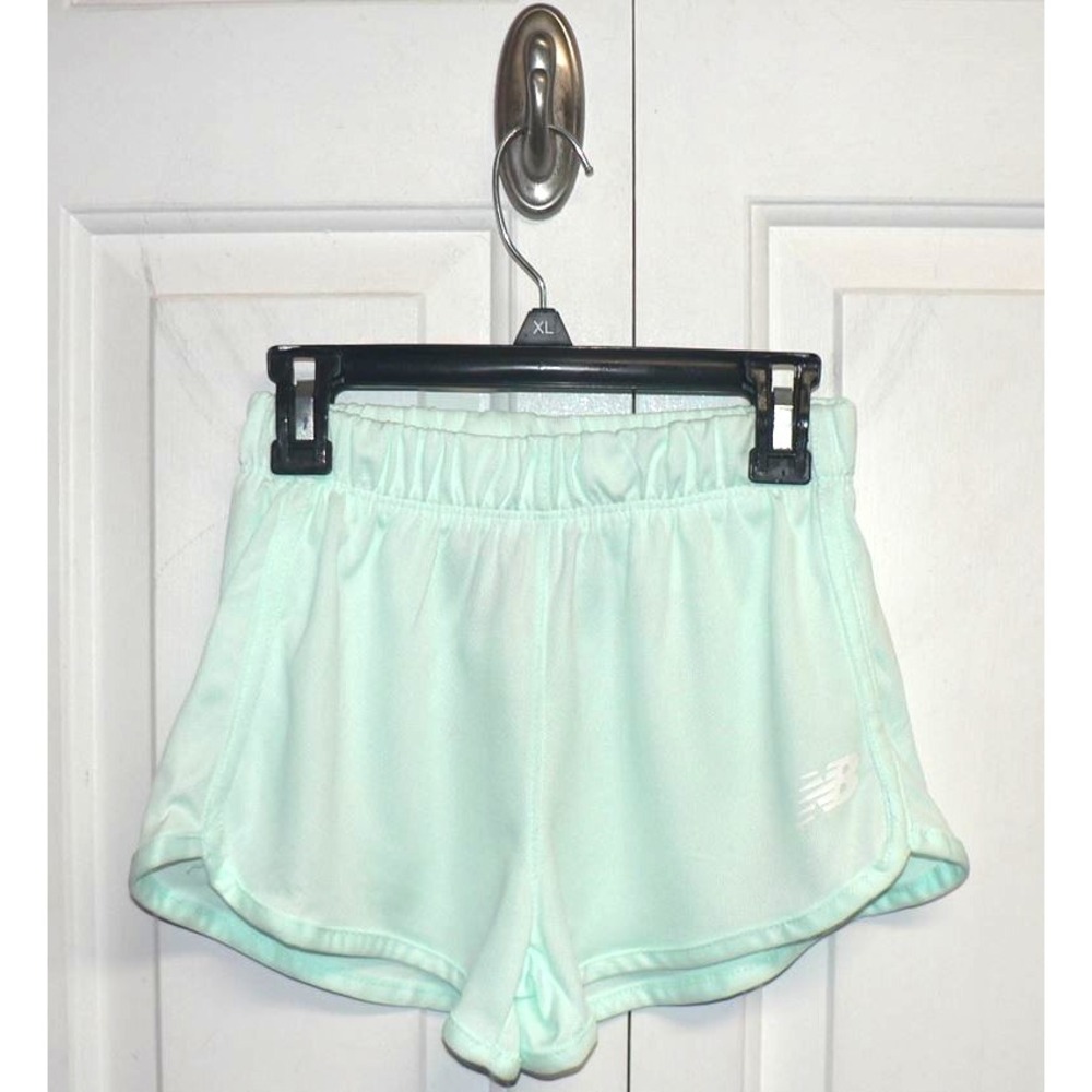 New Balance Girls Active Performance Mesh Dolphin Shorts in Mint Green M(10/12)